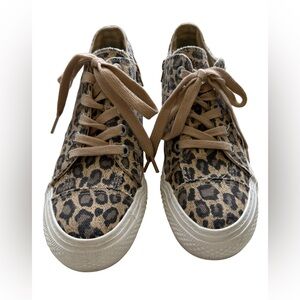 Blowfish Malibu leopard print sneakers with hidden wedge, side zipper size 8.5